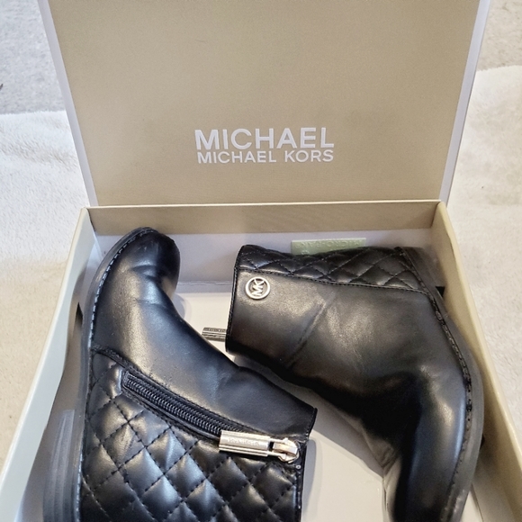 Michael Kors size 12 youth black boots - Picture 2 of 3